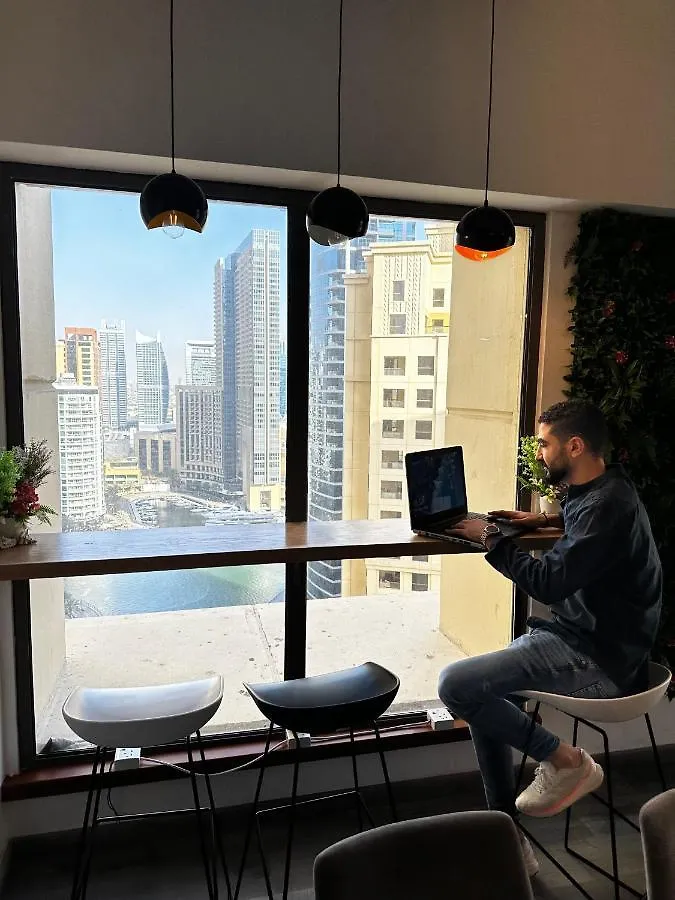 Lunar Hostel 96 Dubai