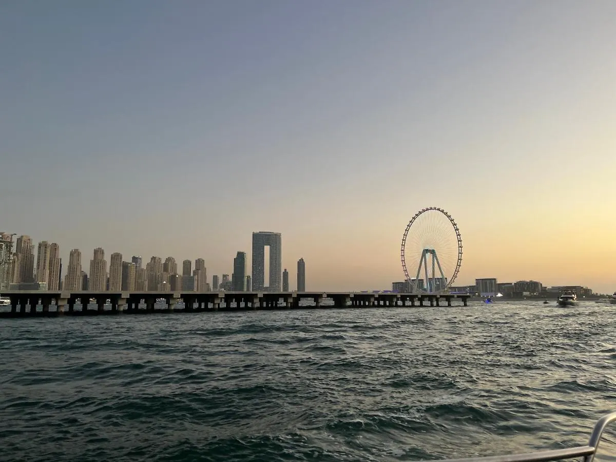 Lunar Hostel 96 Dubai