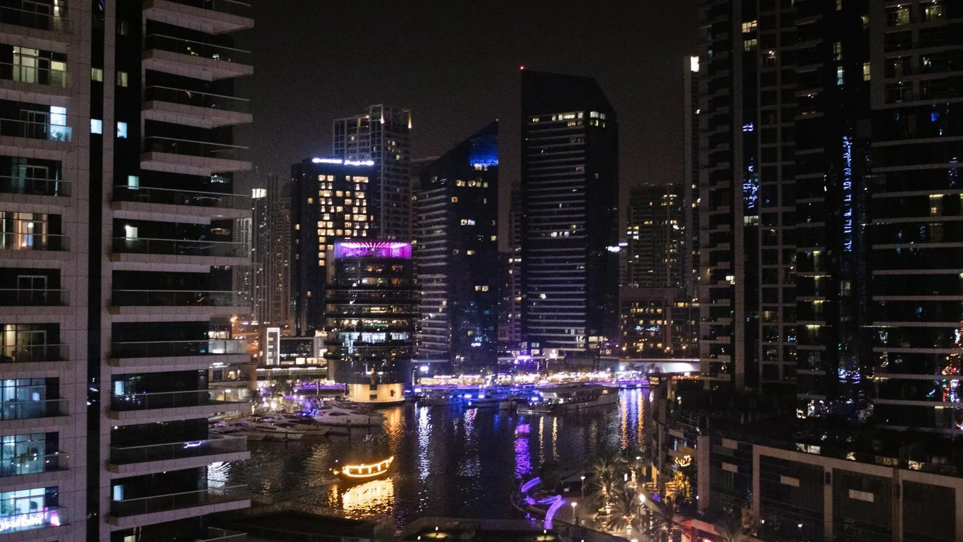 Lunar Hostel 96 Dubai