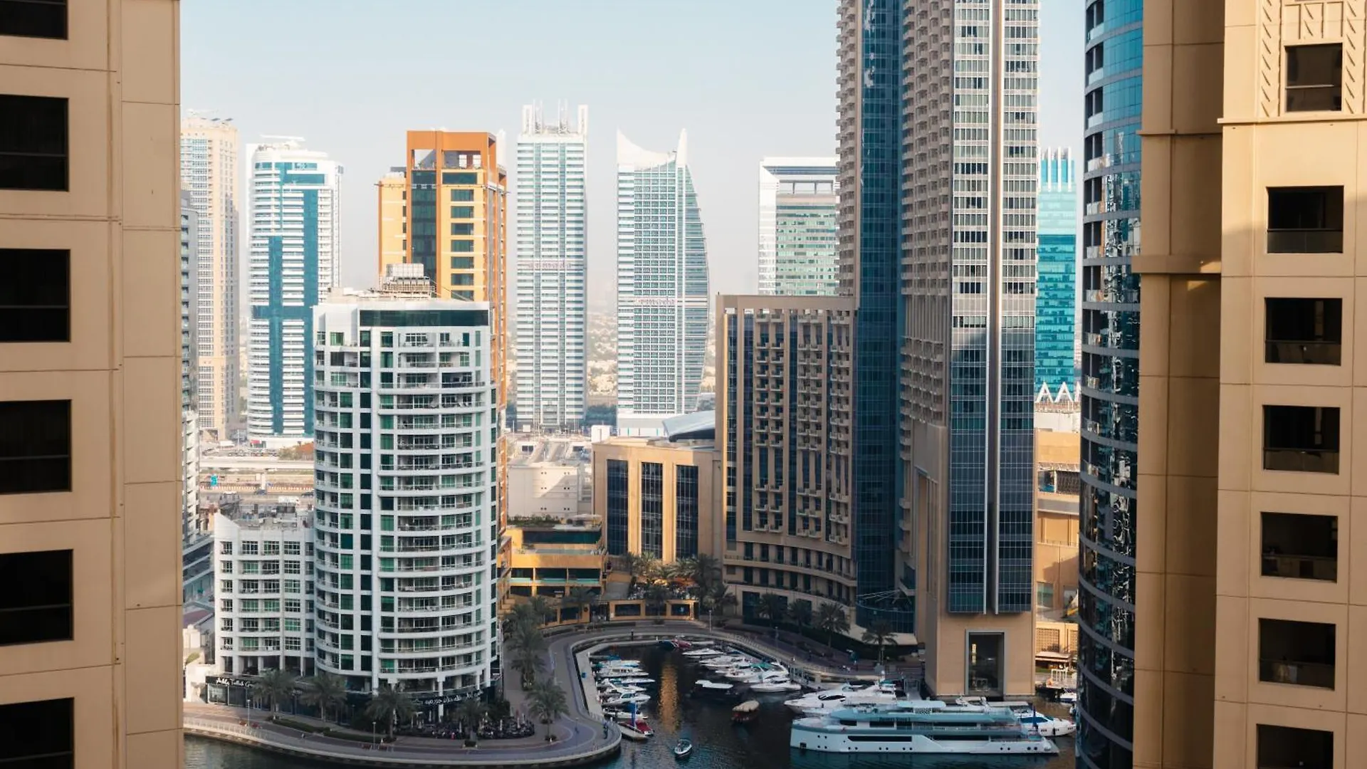 Lunar Hostel 96 Dubai
