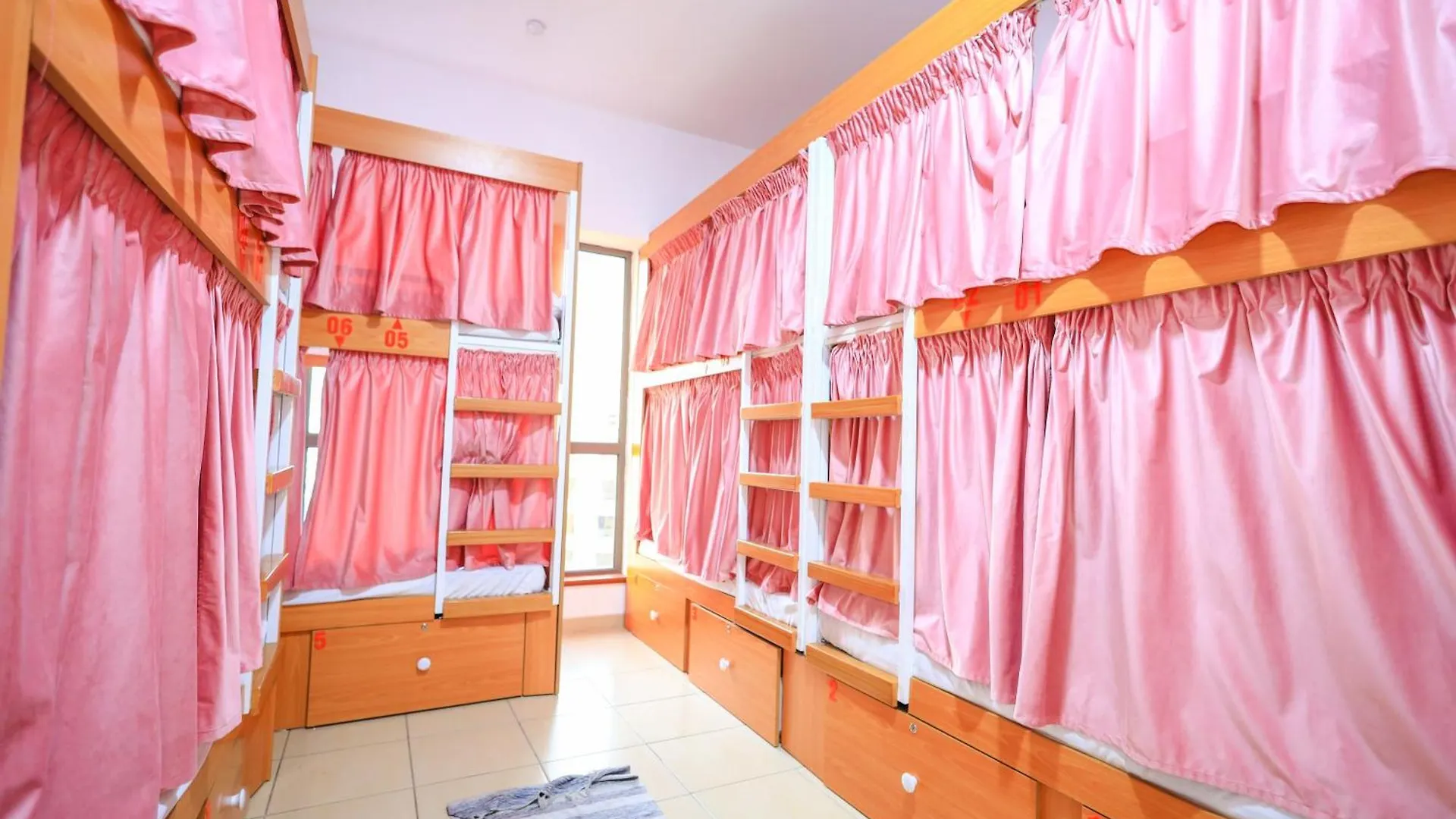 Lunar Hostel 96 Dubai