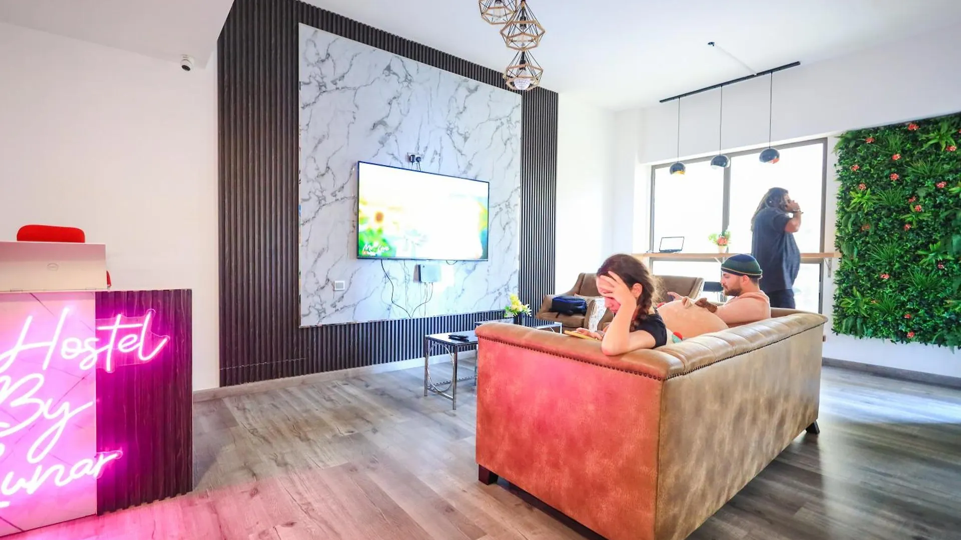 Lunar Hostel 96 Dubai